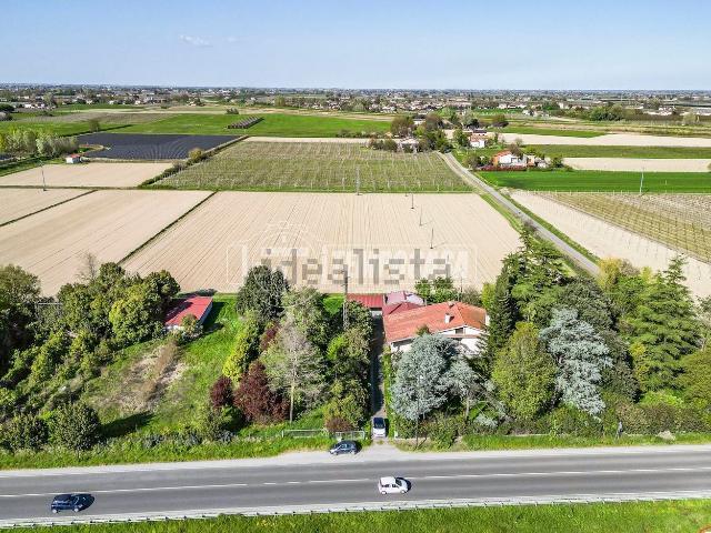 Villetta indipendente in vendita di 182 m² in Via Piratello