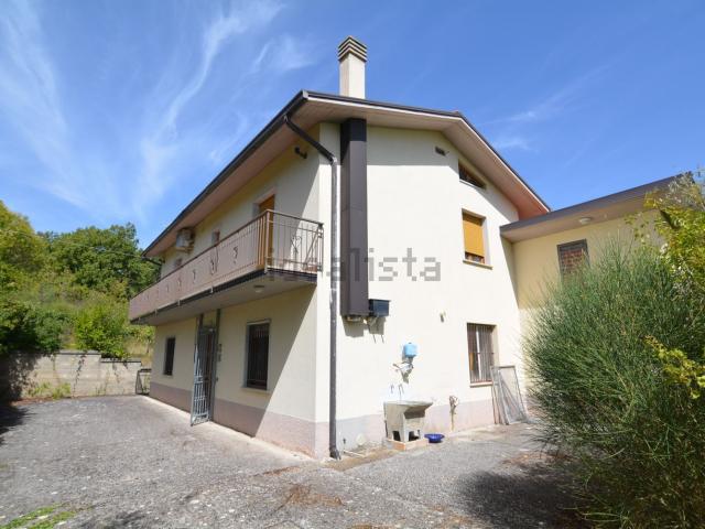 Villetta indipendente in vendita di 182 m² in Contrada Monticchio Apicella