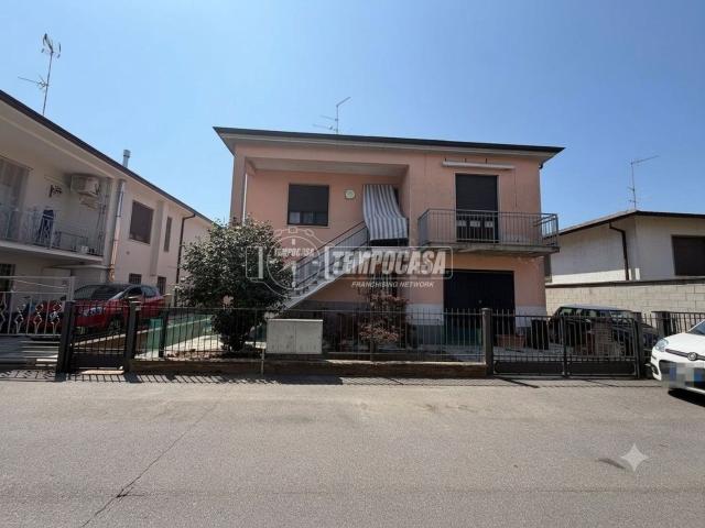 Villetta bifamiliare in vendita di 183 m² in Via Gorizia, 29