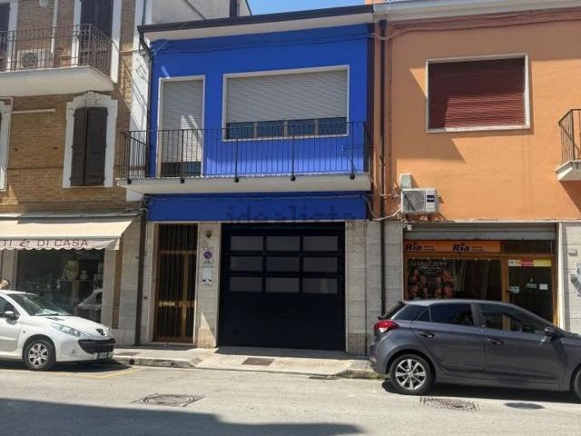 Villetta indipendente in vendita di 183 m² in Via della Vela, 79