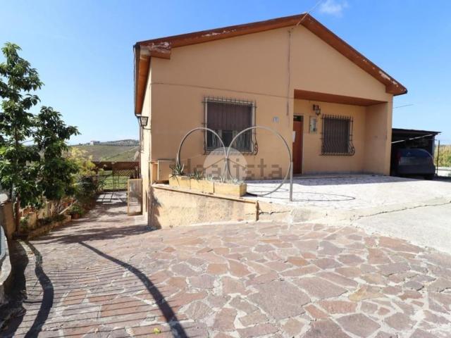 Villetta indipendente in vendita di 184 m² in Via Costa del Monte, 44