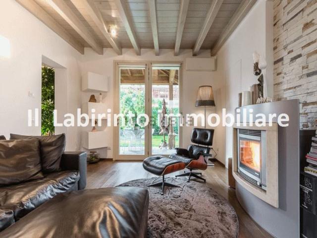 Villetta indipendente in vendita di 184 m² in Via Ospitalacci