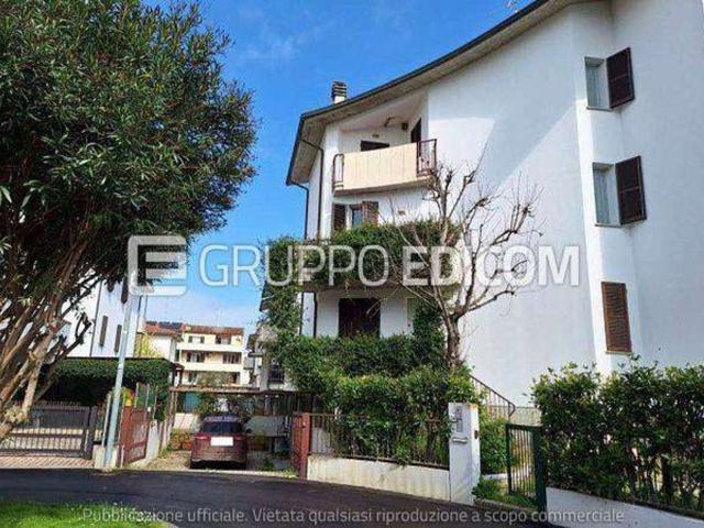 Villetta indipendente in vendita di 185 m² in Via Amleto Bertoni, 134