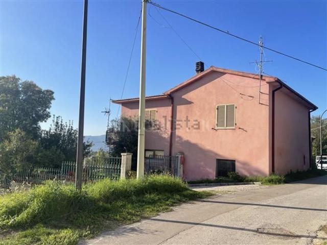 Villetta indipendente in vendita di 185 m² in Via Acquacandida