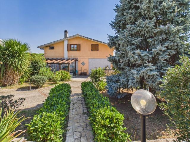 Villetta indipendente in vendita di 185 m² in Via del Boschetto, 25