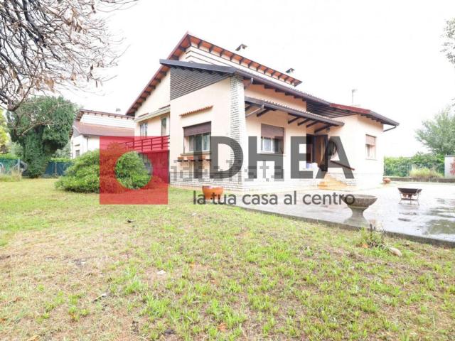 Villetta indipendente in vendita di 185 m² in Via Isaac Newton, 34