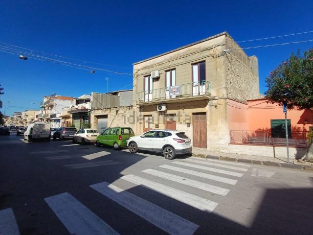 Villetta indipendente in vendita di 185 m² in Via Siracusa, 64