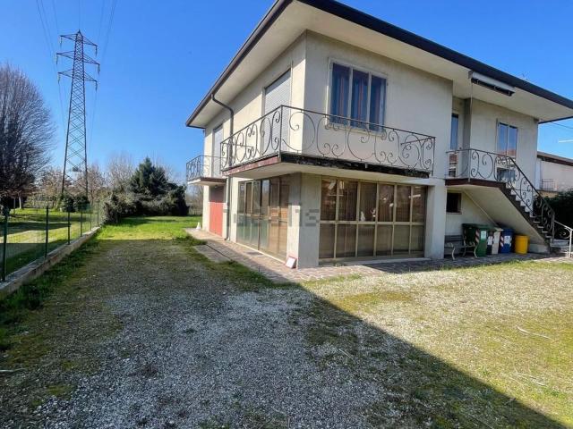 Villetta indipendente in vendita di 185 m² in Via Roma
