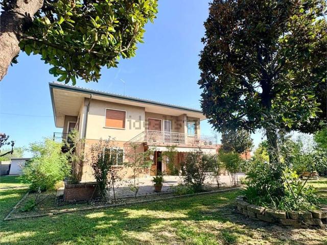 Villetta indipendente in vendita di 185 m² in Via Ungheresca Nord, 109