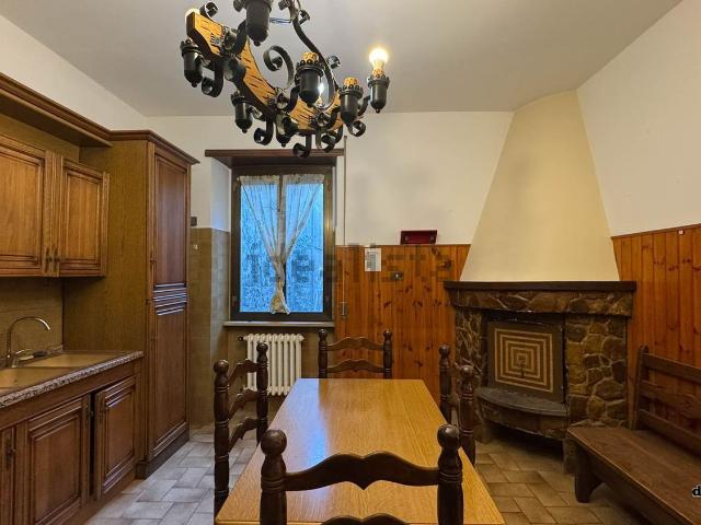 Villetta indipendente in vendita di 185 m² in Via Vittorio Veneto, 36
