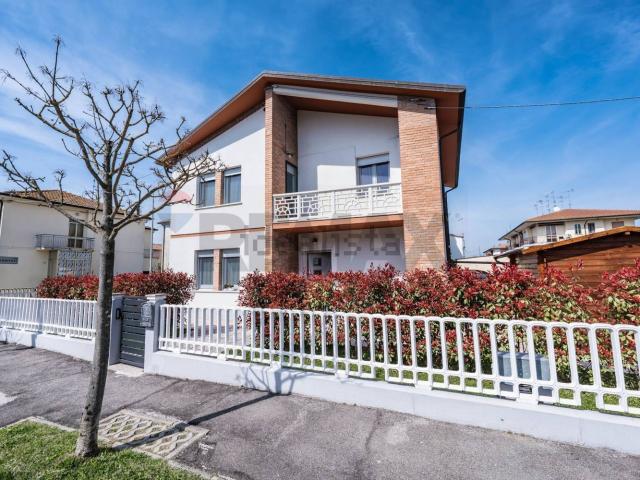 Villetta indipendente in vendita di 185 m² in Viale Camillo Benso Conte di Cavour, 16