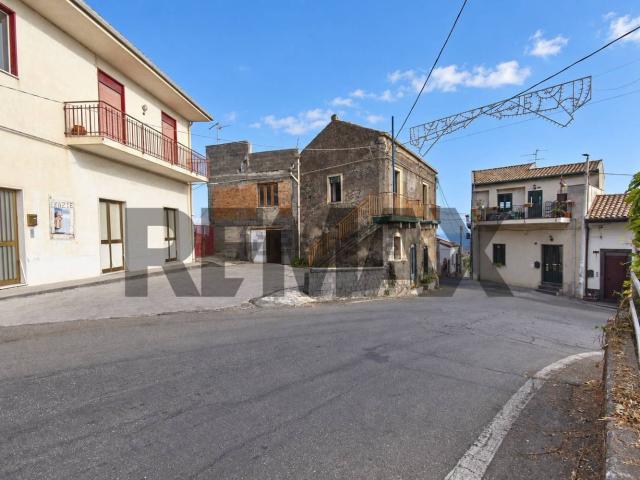 Villetta indipendente in vendita di 186 m² in Via Chiesa Tagliaborsa, 8