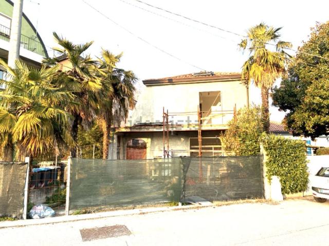 Villetta indipendente in vendita di 186 m² in Via Orlando Galante, 3