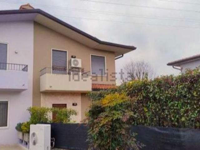 Villetta indipendente in vendita di 186 m² in Via Tagliamento, 14