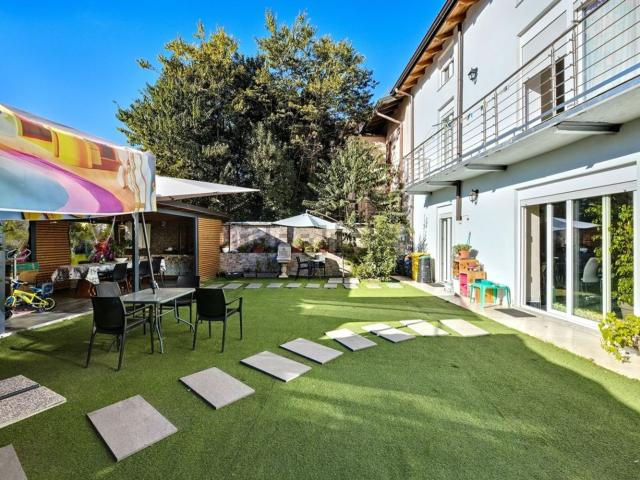 Villetta indipendente in vendita di 186 m² in Viale Luigi Borri