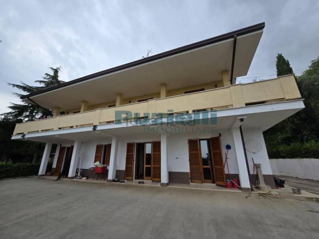 Villetta indipendente in vendita di 186 m² in Contrada Madonna Bruna, 15
