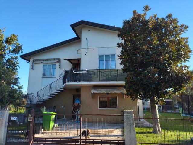 Villetta indipendente in vendita di 187 m² in Via C. Colombo, 11