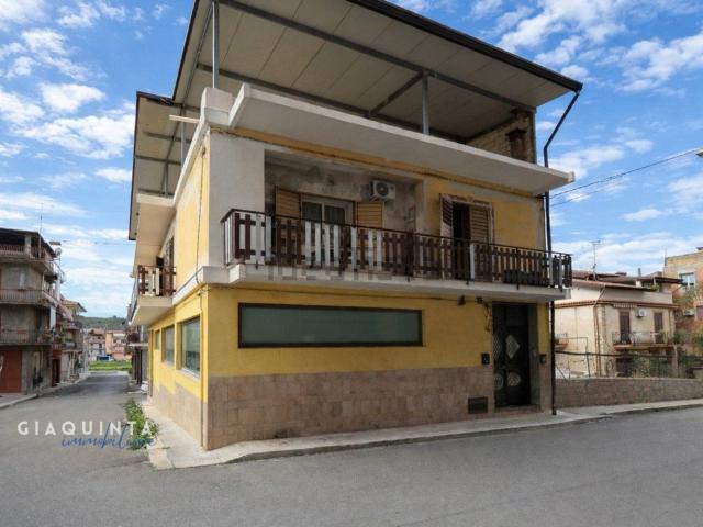 Villetta indipendente in vendita di 187 m² in Via Giovanni Boccaccio, 1