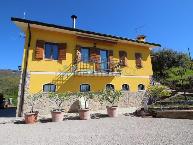 Villetta indipendente in vendita di 187 m² in Via Panzotti