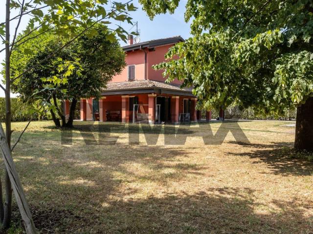 Villetta indipendente in vendita di 188 m² in Via Giovannino Guareschi, 6