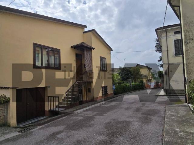 Villetta indipendente in vendita di 188 m² in Via Montanari