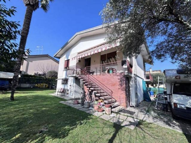 Villetta indipendente in vendita di 188 m² in Via San Pio X°, 27