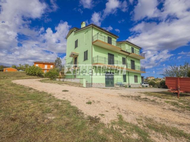 Villetta indipendente in vendita di 188 m² in Contrada Macarre