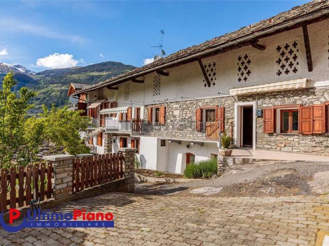 Villetta indipendente in vendita di 188 m² in Frazione Dialley, 27