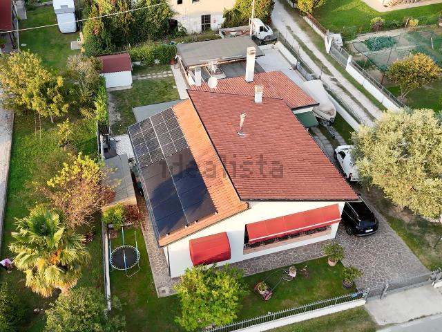 Villetta indipendente in vendita di 189 m² in Via Albarea