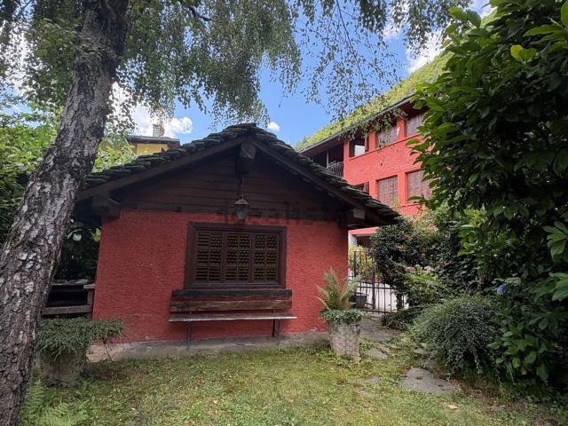Villetta indipendente in vendita di 245 m² in Via G. Goio, 4