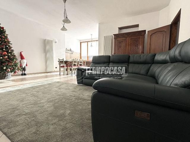 Villetta indipendente in vendita di 189 m² in Via Torino