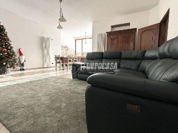 Villetta indipendente in vendita di 189 m² in Via Torino