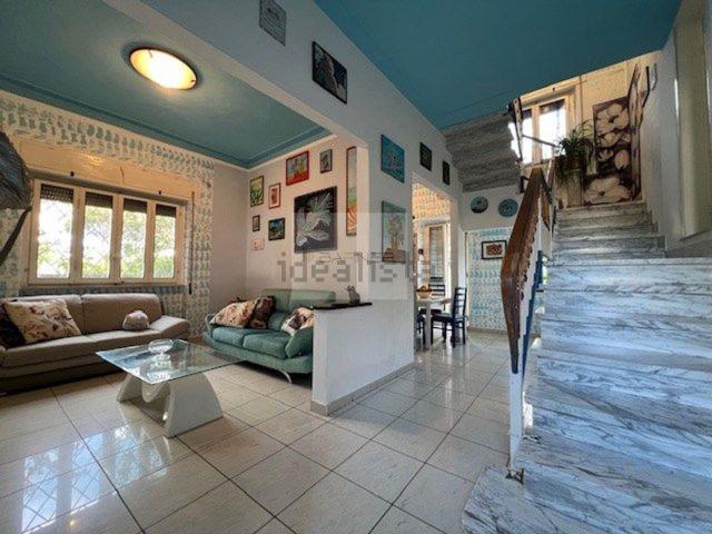 Villetta indipendente in vendita di 190 m² in Via Carlo Valsuani