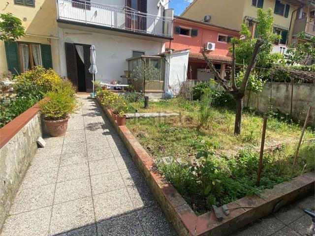 Villetta indipendente in vendita di 190 m² in Via Castruccio