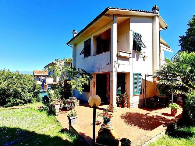 Villetta indipendente in vendita di 190 m² in Via Cesare Pavese