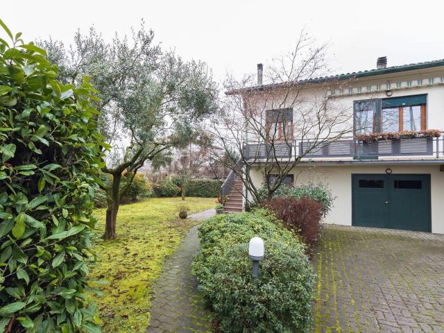 Villetta indipendente in vendita di 190 m² in Via Chiesa