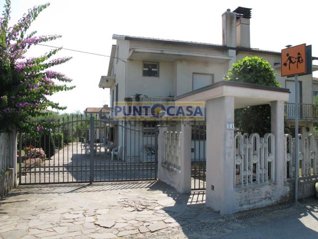 Villetta indipendente in vendita di 190 m² in Via Angelo Ciccarelli, 31