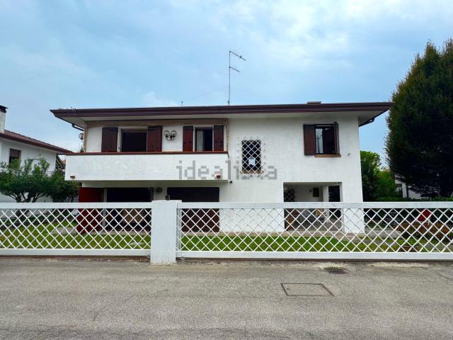 Villetta indipendente in vendita di 190 m² in Via Alessandria, 14