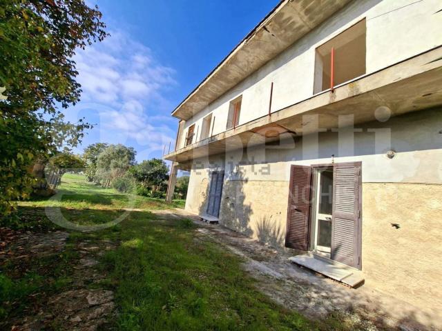 Villetta indipendente in vendita di 190 m² in Via Brezza