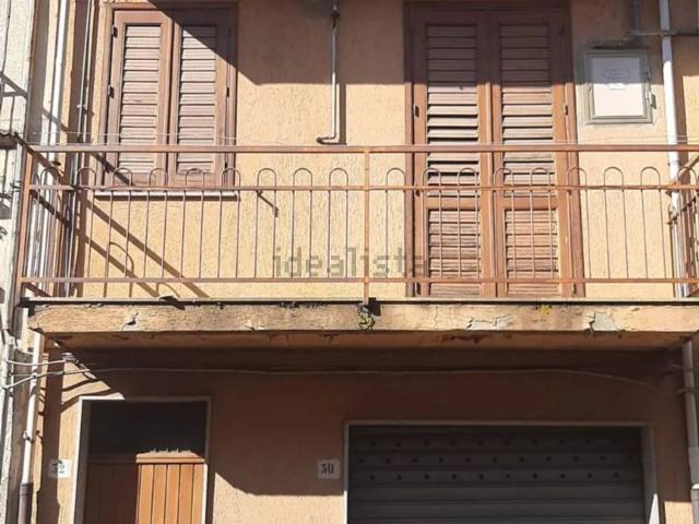 Villetta indipendente in vendita di 190 m² in Via G. Lombardi