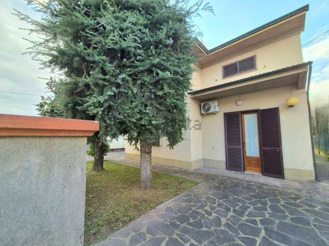 Villetta indipendente in vendita di 190 m² in Via Don Orazio Ceccarelli, 89