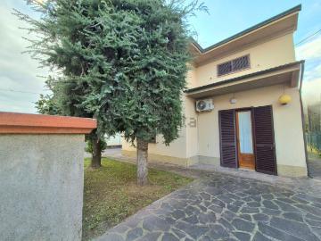 Villetta indipendente in vendita di 190 m² in Via Don Orazio Ceccarelli, 89