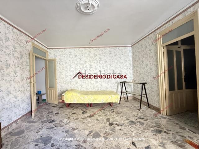 Villetta indipendente in vendita di 190 m² in Via Dante Alighieri