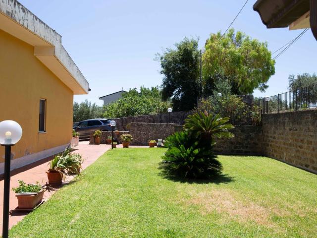 Villetta indipendente in vendita di 190 m² in Via dei Garofani, 59