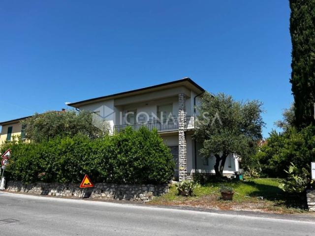 Villetta indipendente in vendita di 190 m² in Via di Bientina