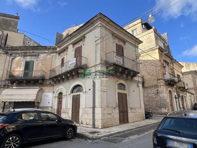 Villetta indipendente in vendita di 190 m² in Via Felicia Schininà