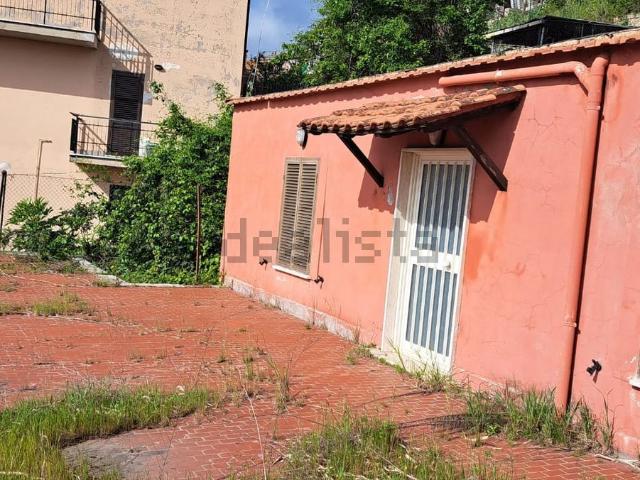 Villetta indipendente in vendita di 190 m² in Via kennedy