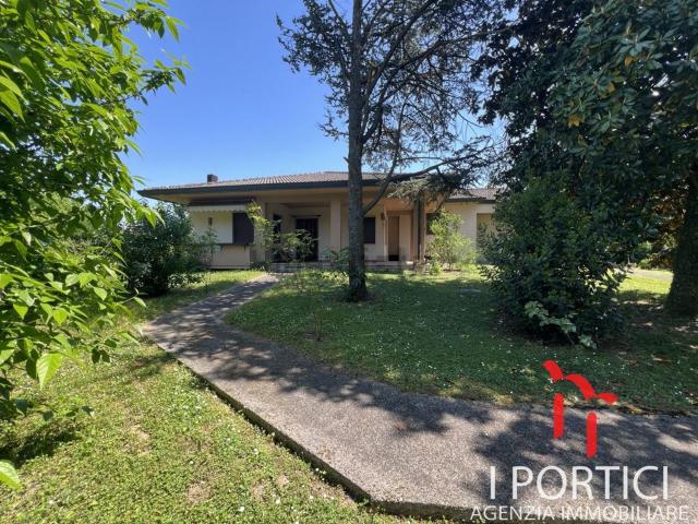 Villetta indipendente in vendita di 190 m² in Via Liguria