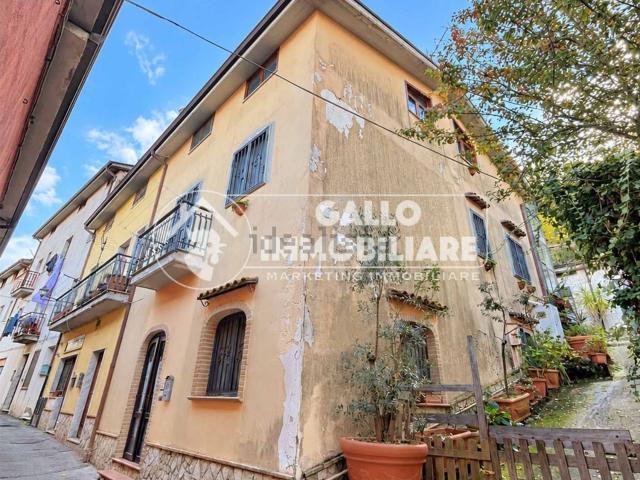 Villetta indipendente in vendita di 190 m² in Via Luigi Amabile, 10