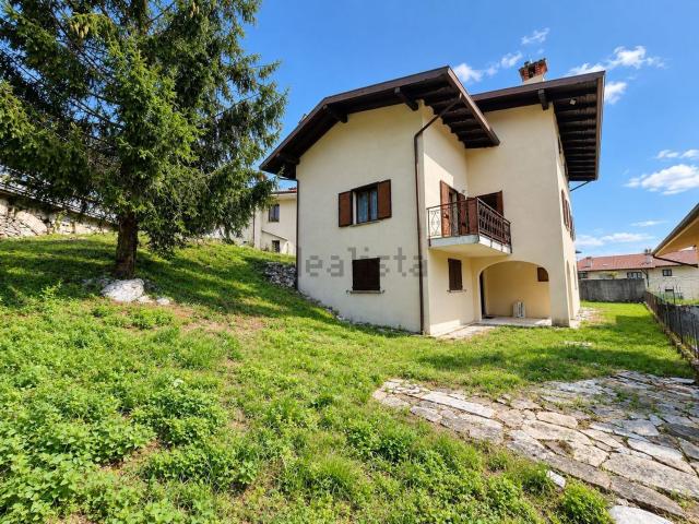Villetta indipendente in vendita di 190 m² in Via Monte Aperta, 144